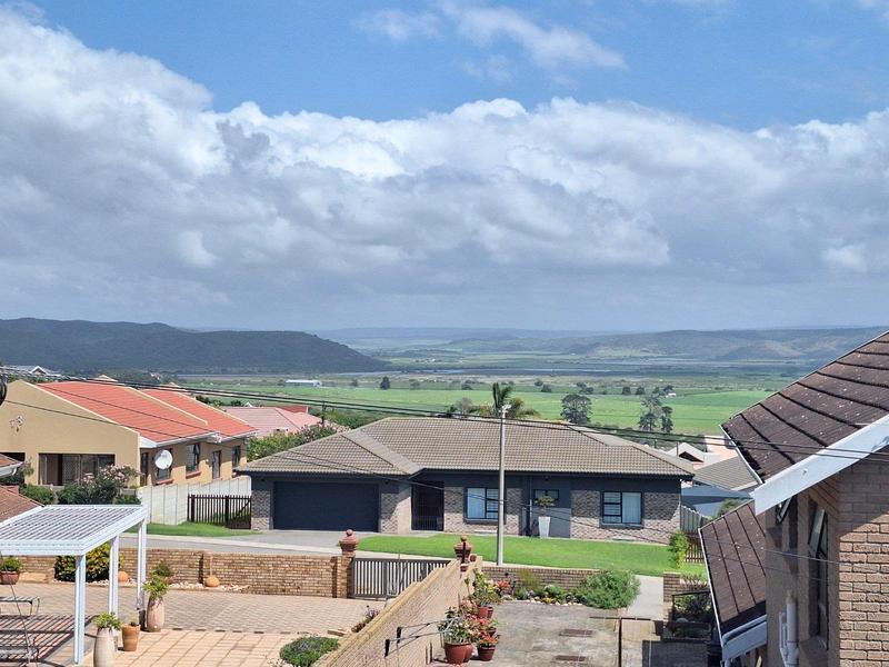 4 Bedroom Property for Sale in Fraaiuitsig Western Cape